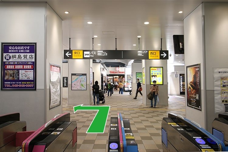 1.綱島駅の改札を出たら東口に進みます。